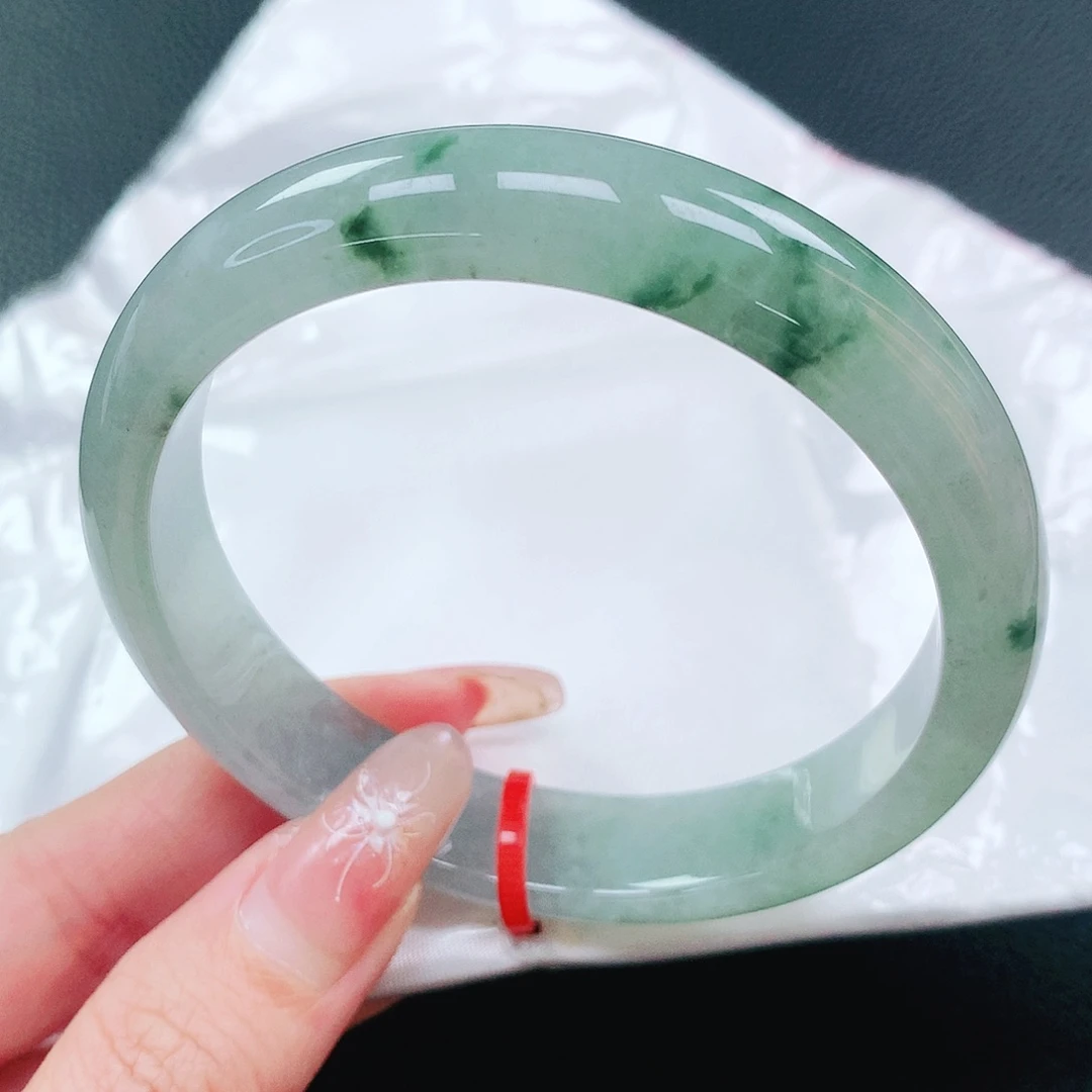 翡翠手镯未镶嵌60圈