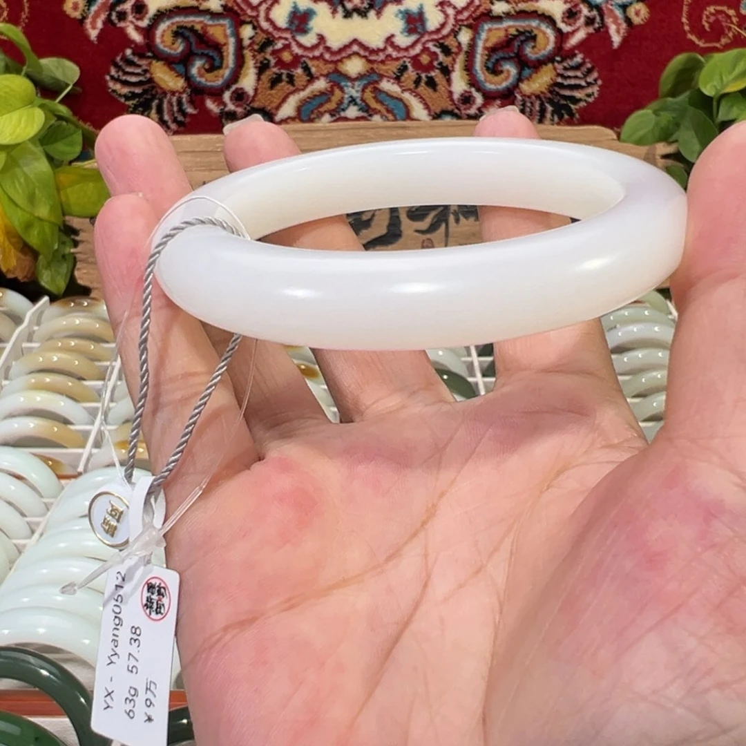 未镶嵌手镯和田玉新疆和田玉泥鳅背白月光