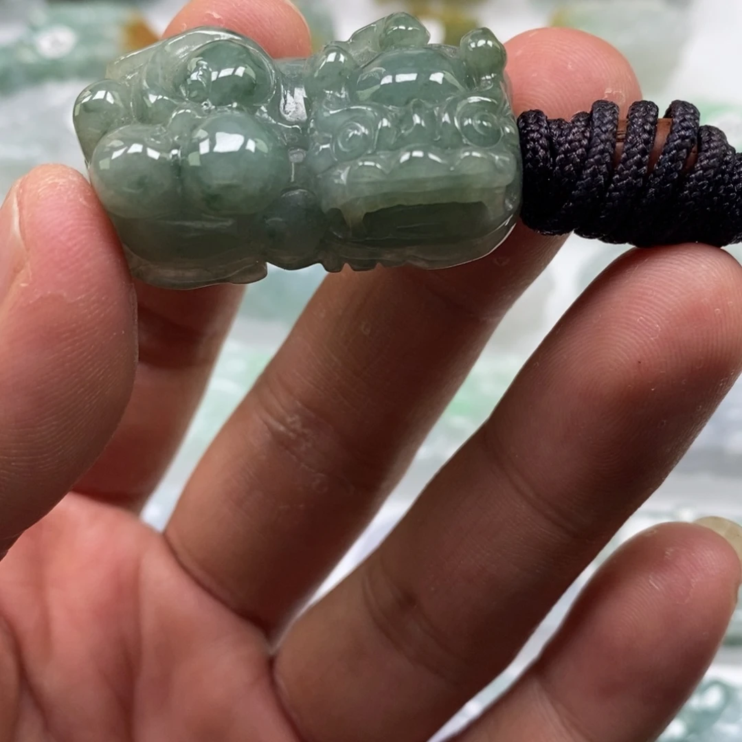 錦***️翡翠未镶嵌颈饰霸王貔貅吊坠