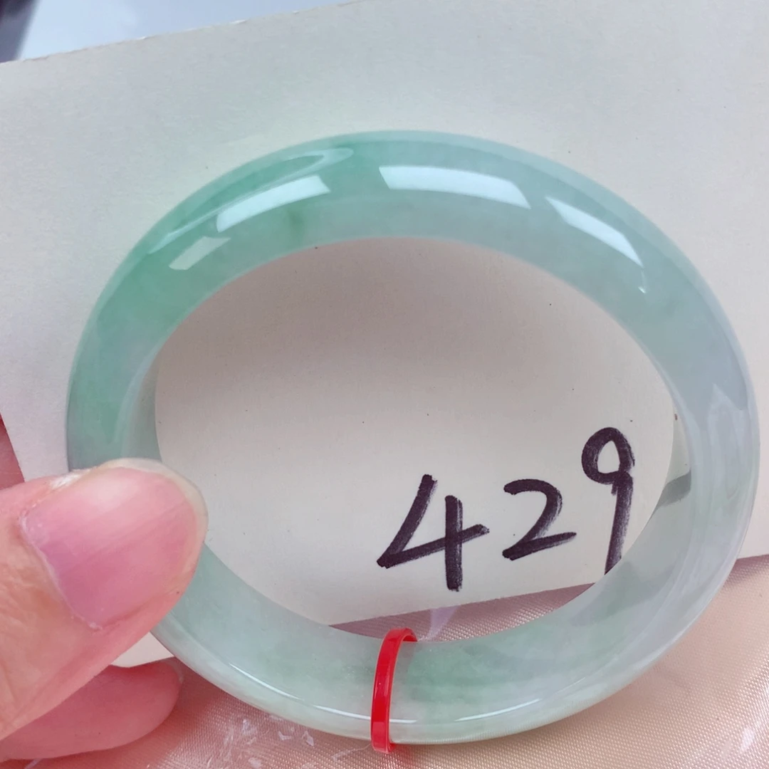 翡翠手镯未镶嵌翡翠