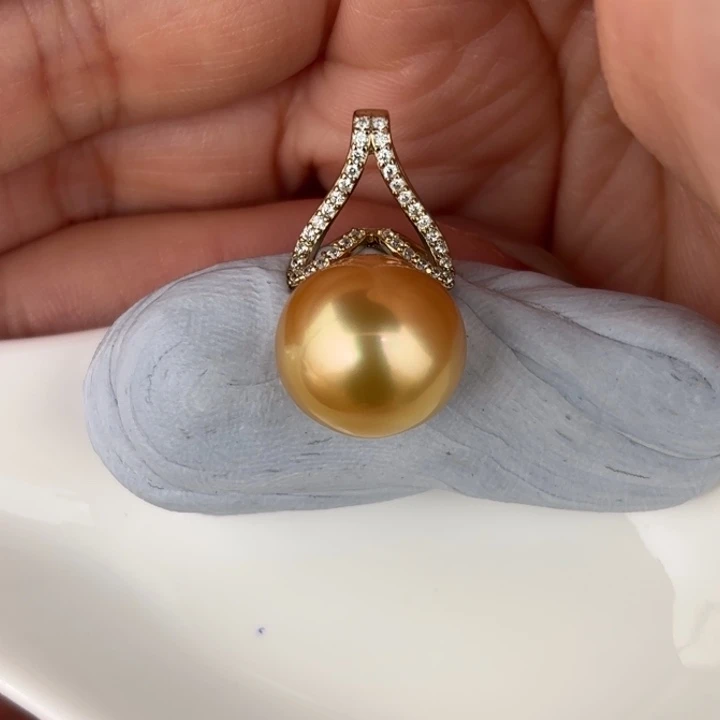 定制海水珍珠银S925镶嵌吊坠(不含链)13-14mm金珠一颗