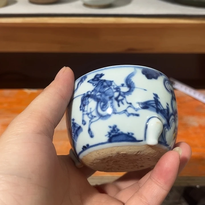 一***福茶宠一个青花纹饰的炉子
