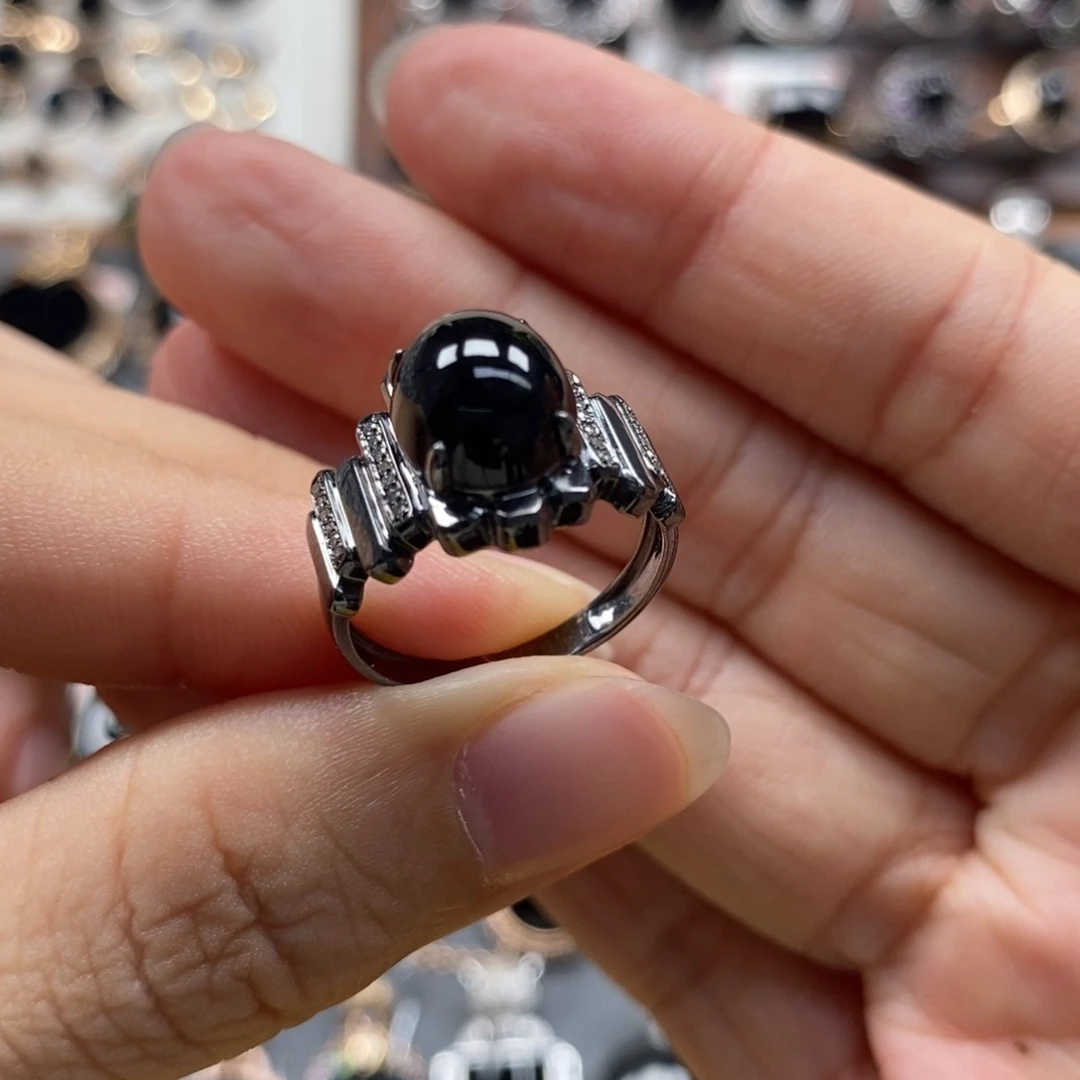 18K金镶嵌戒指翡翠墨翠