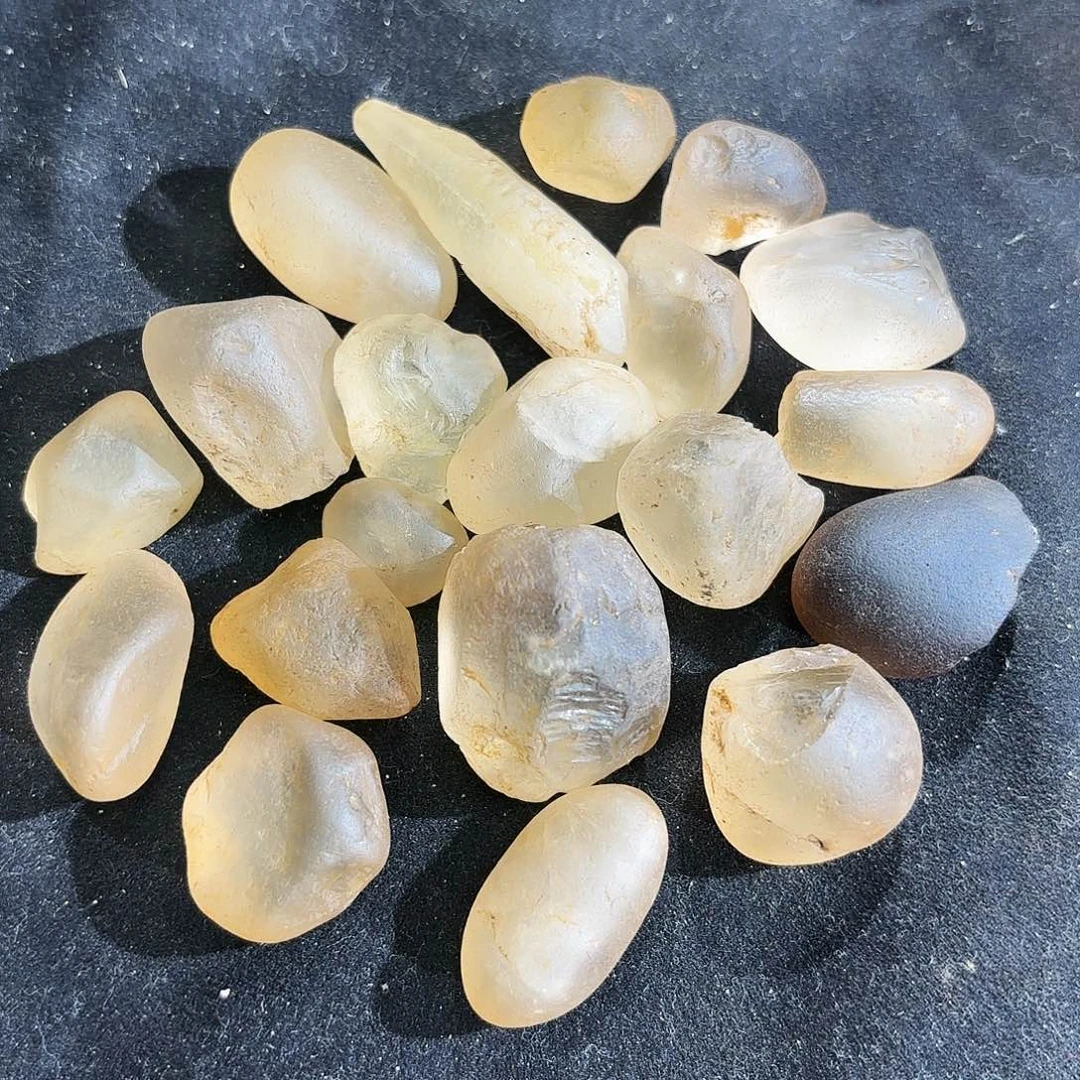 车挂未镶嵌水晶原石