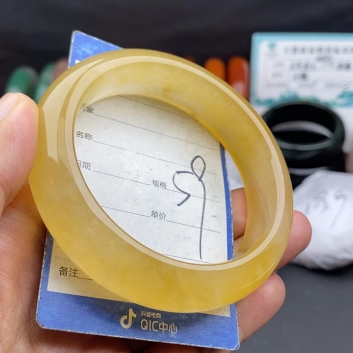 未镶嵌手镯石英质玉
