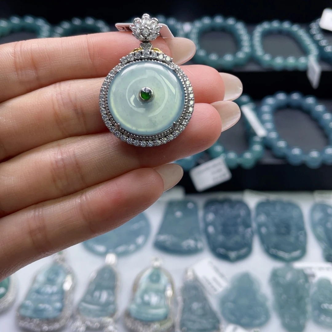 翡翠银S925镶嵌颈饰平安扣