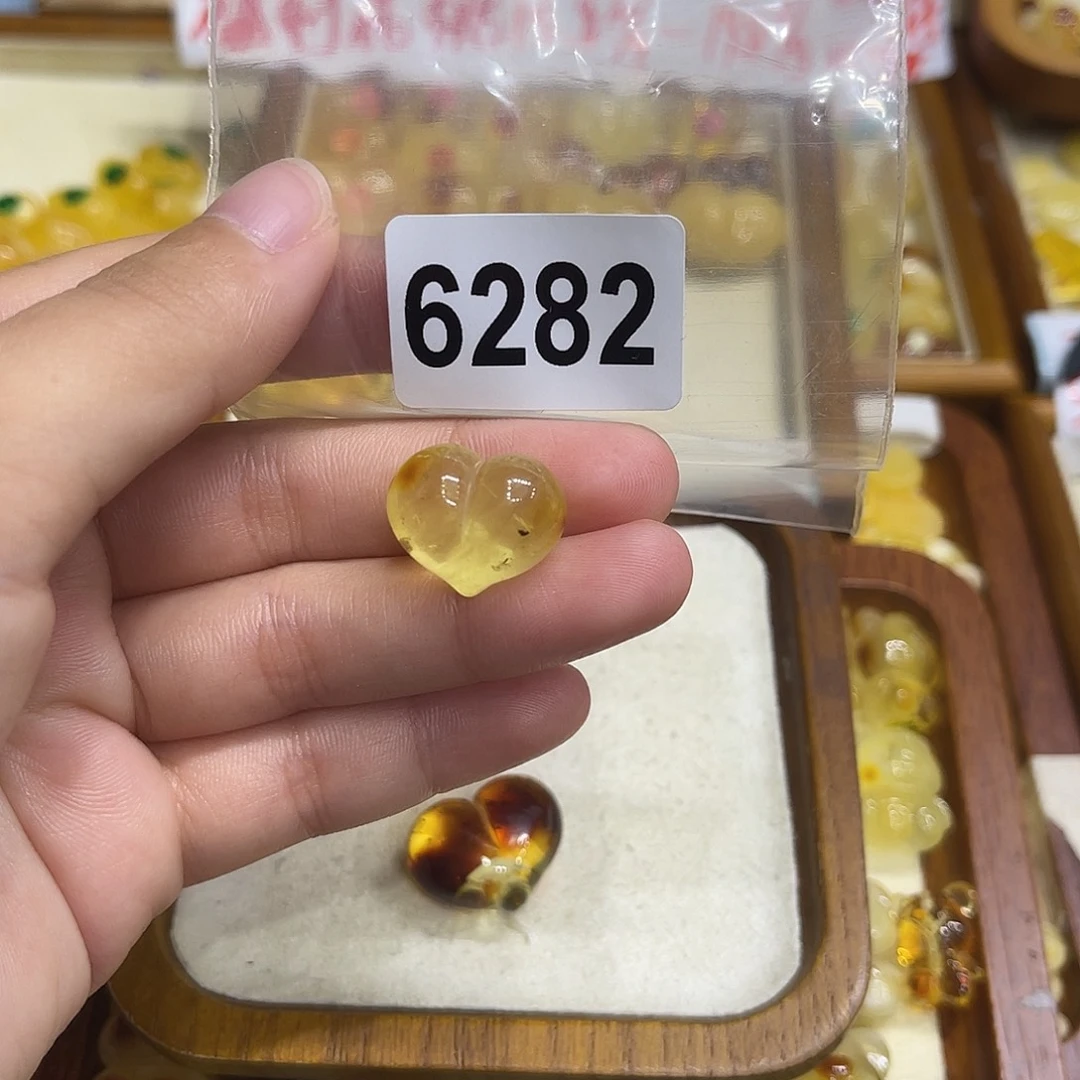 琥珀未镶嵌珠宝奇石