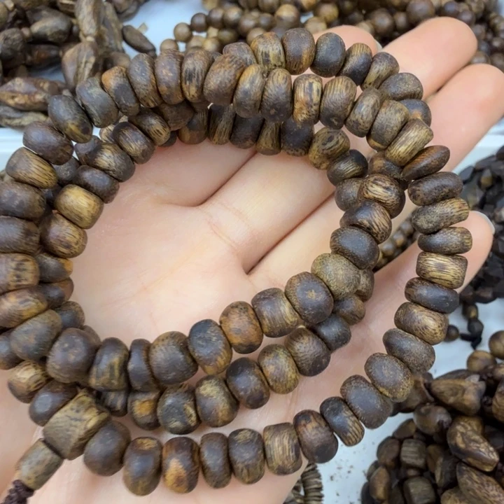 沉香手串沉香绿奇楠虫漏随型算盘珠 24