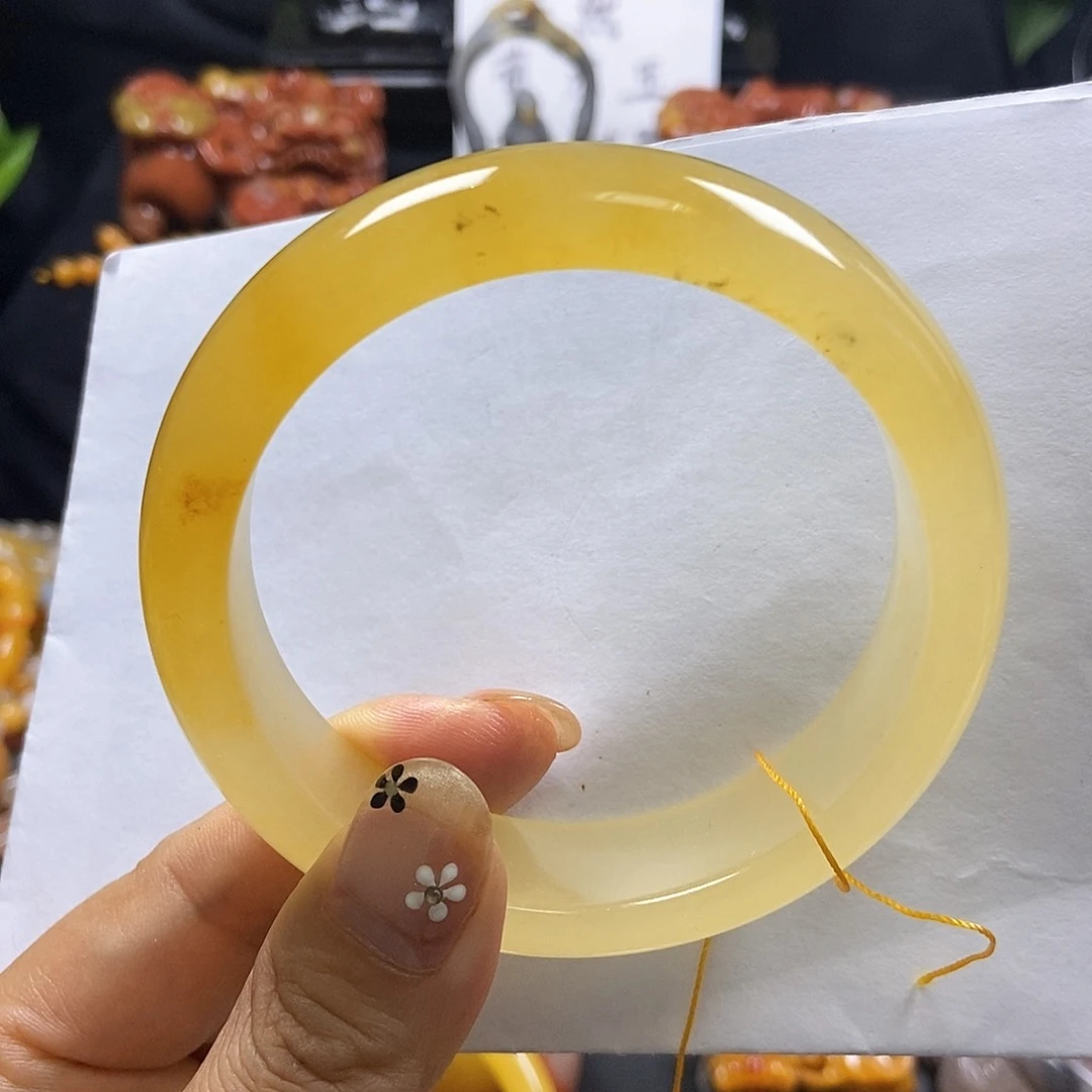 蔷***人石英质玉（黄龙玉）未镶嵌手镯米儿