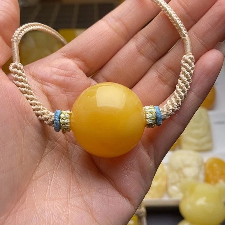 蜜蜡颈饰未镶嵌落**梅，