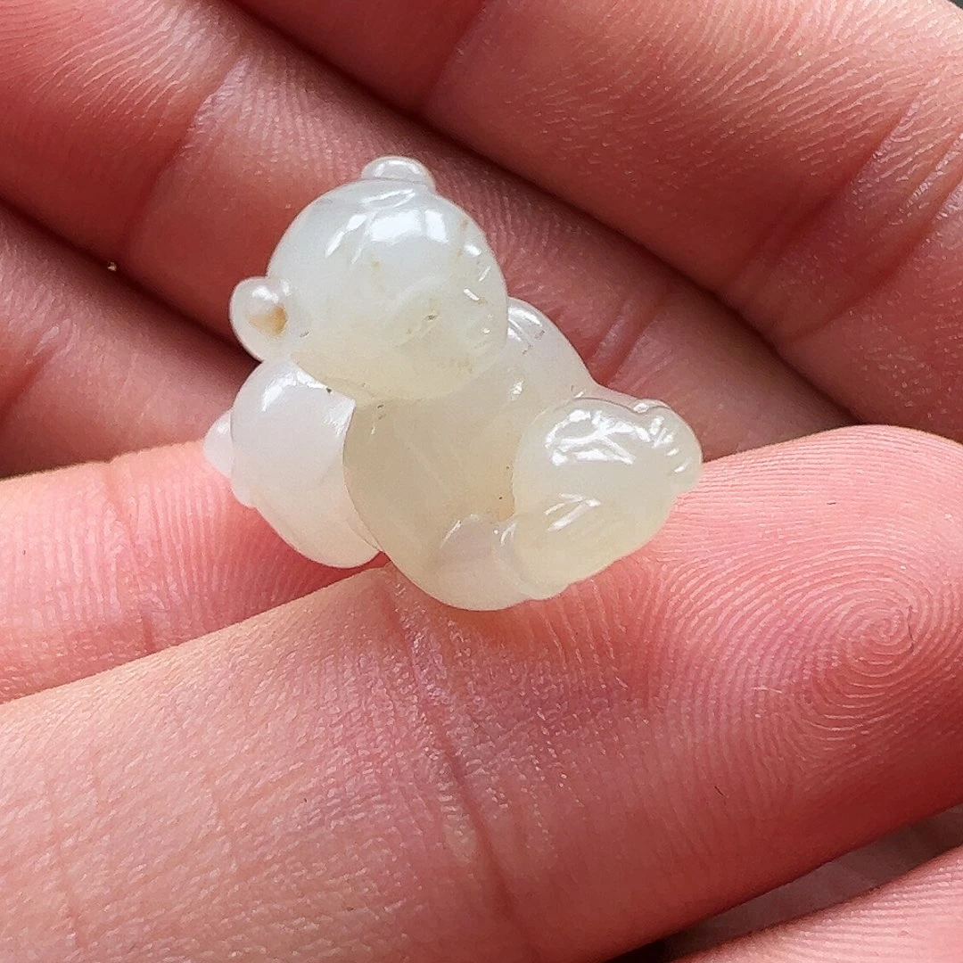 颈饰未镶嵌和田玉少*游