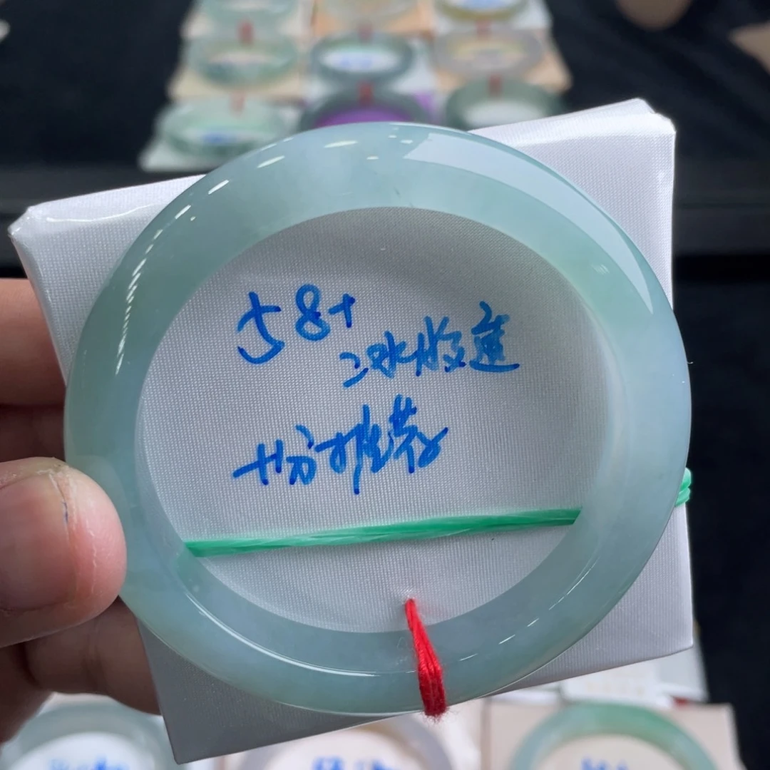 翡翠手镯未镶嵌翡翠手镯