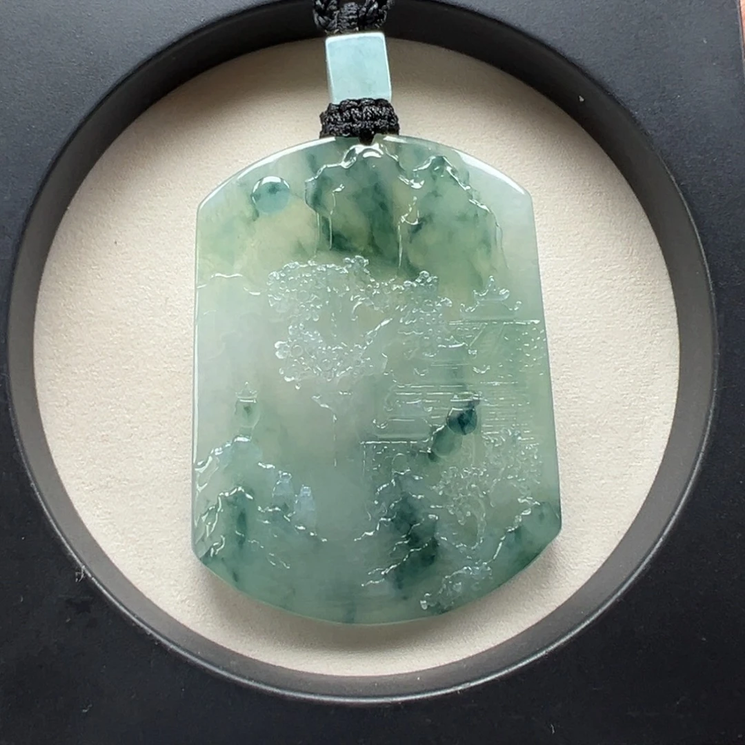 翡翠未镶嵌颈饰山水