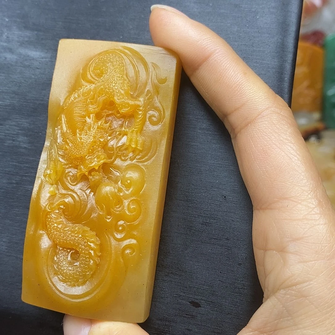 石英质玉（黄龙玉）颈饰未镶嵌