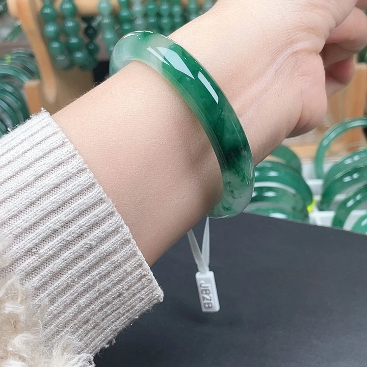 未镶嵌手镯石英质玉