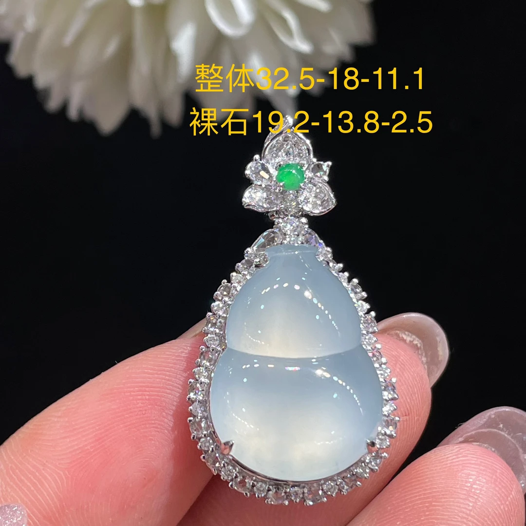 天然翡翠缅A冰种白冰葫芦吊坠18K金，供应链下单咨询货品在否？