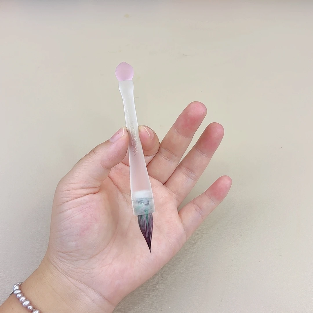 小粉桃积聚毛笔一支
