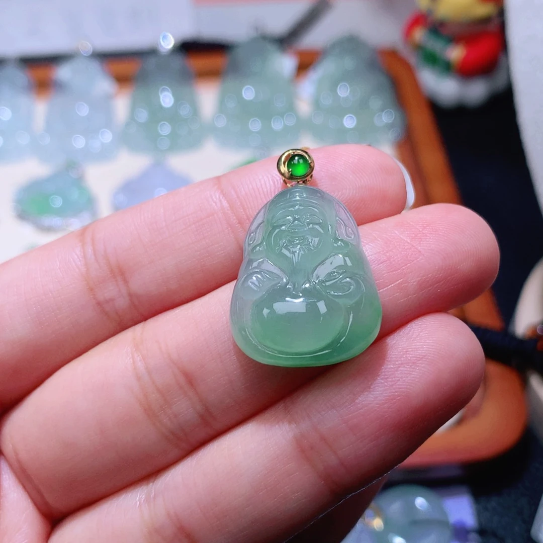 颈饰18K金镶嵌翡翠财神爷