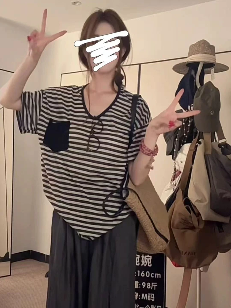 5105  慵懒风宽松V领短袖T恤女夏季撞色条纹小众显瘦百搭上衣