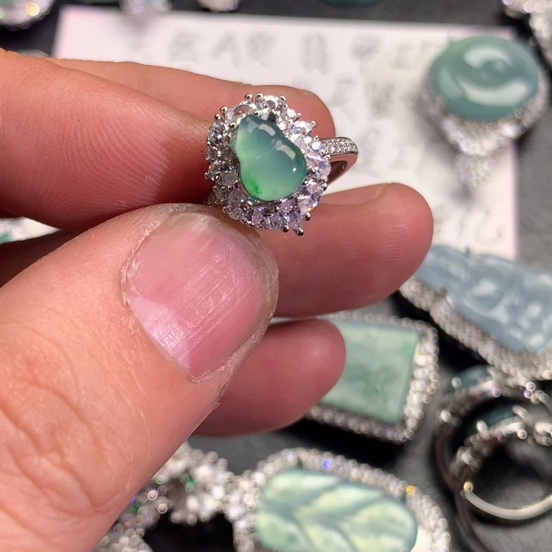 翡翠颈饰未镶嵌葫芦戒指