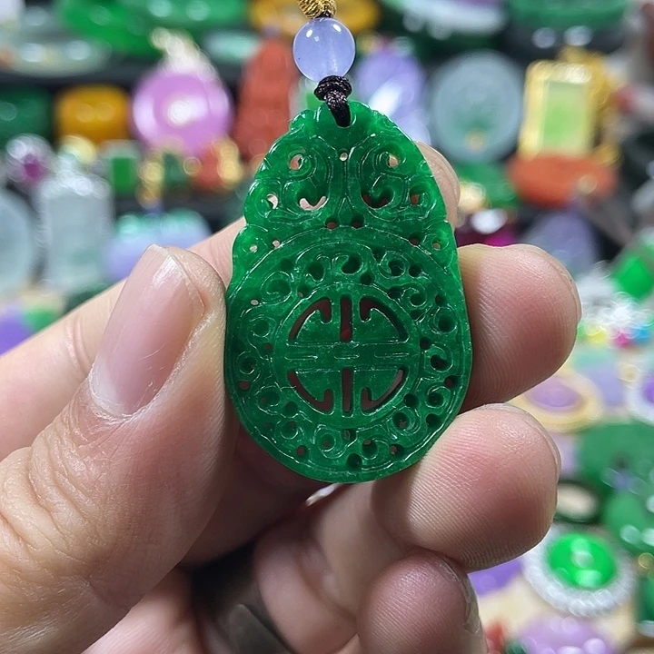 翡翠未镶嵌颈饰翡翠牌子