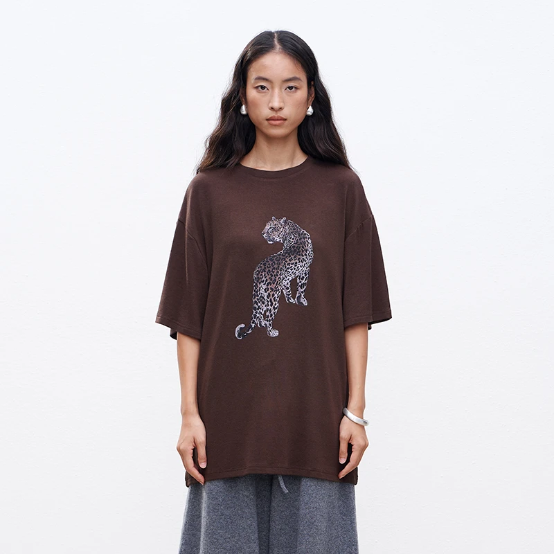 The enes boutique豹子印花落肩设计时髦精显瘦T恤女短袖圆领上衣