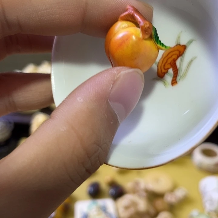 瓷片精致雕刻工艺精湛