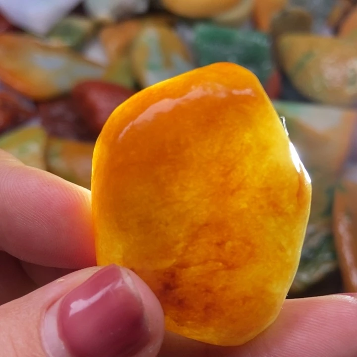 翡翠未镶嵌颈饰缅甸