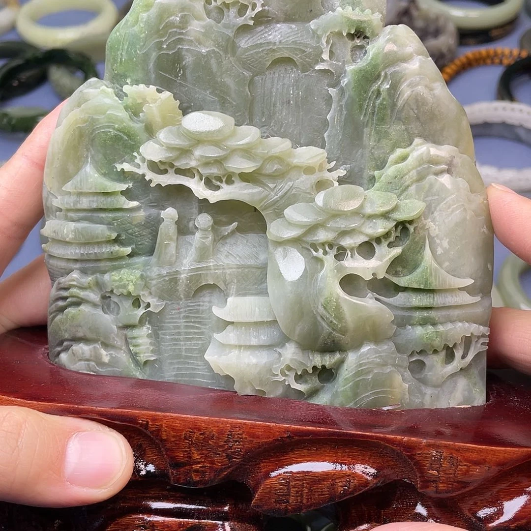 和田玉（青白玉）未镶嵌摆件带翠青山水