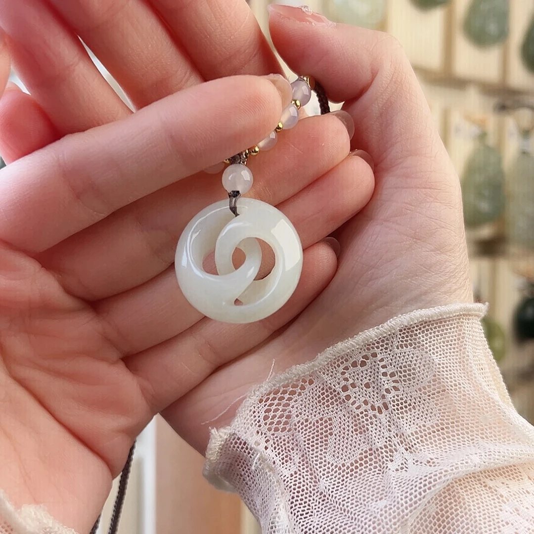 醉***遥和田玉未镶嵌颈饰