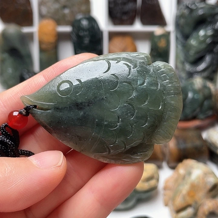 未镶嵌岫岩老玉（透闪石质玉）挂件