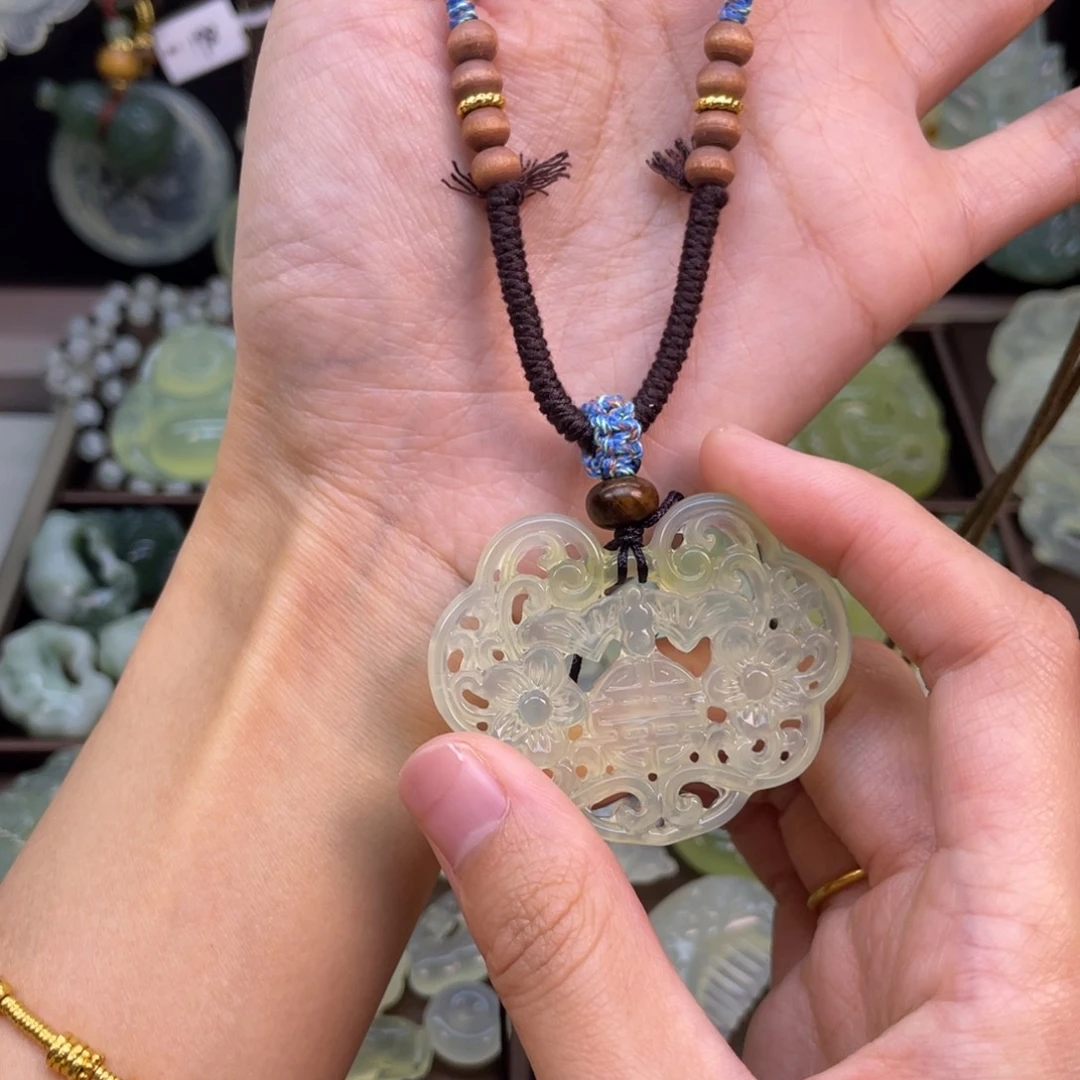 蛇纹石玉未镶嵌颈饰