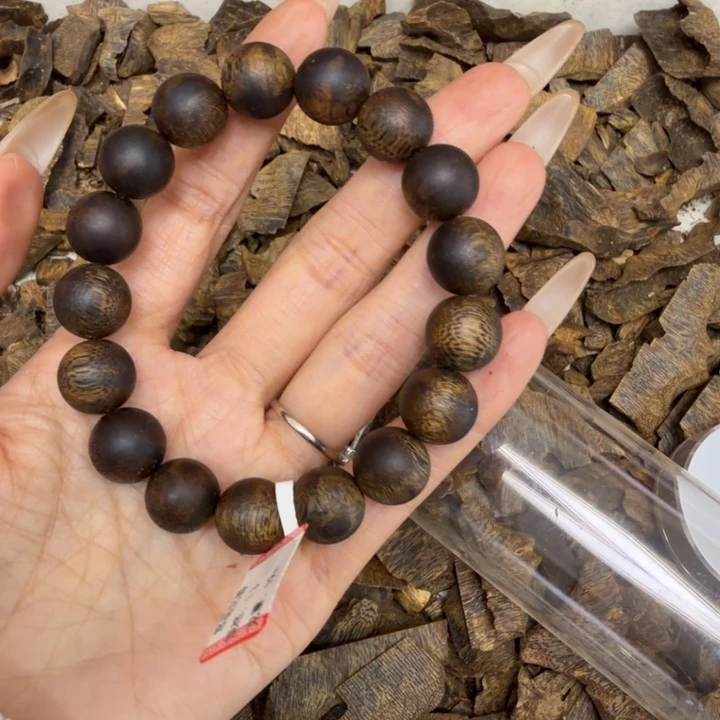 斌***沉香沉香香囊海南老料沉浮1.3