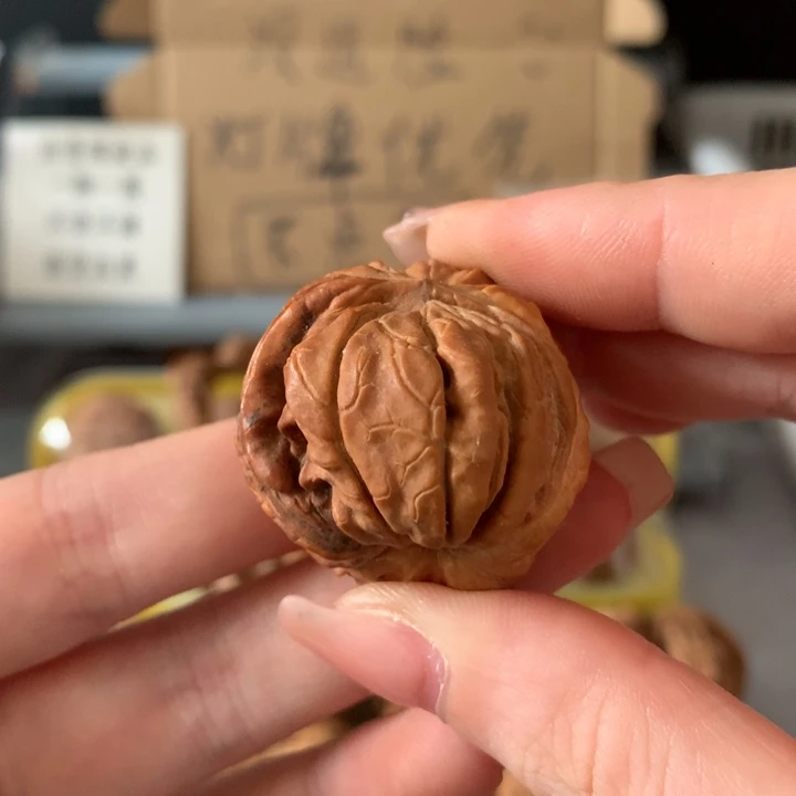 天***顺吊坠文玩核桃异形单只，有瑕疵