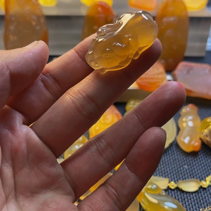 石英质玉未镶嵌颈饰美**城