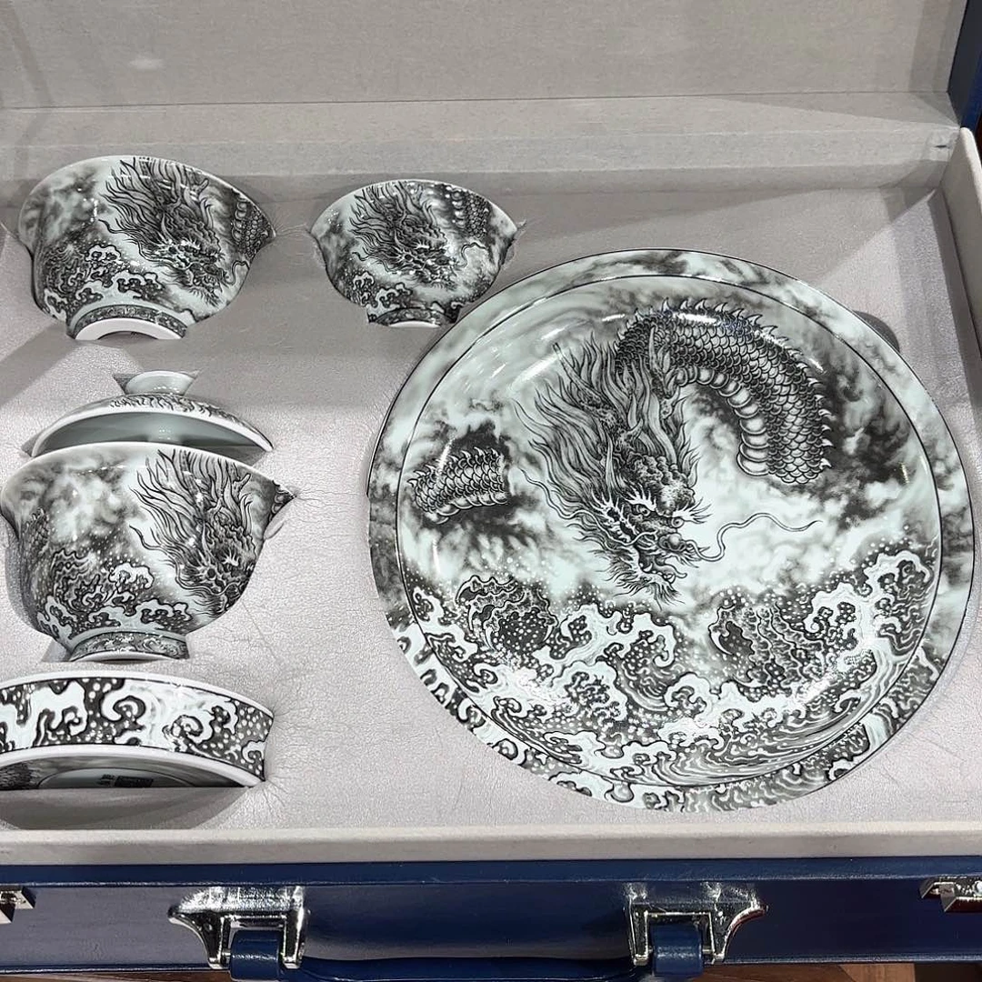 瓷片景德镇瓷器精品陈列