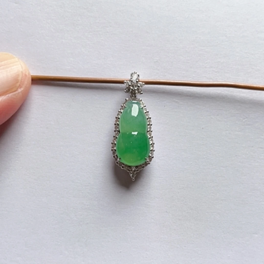 【闪购商品】吊坠(不含链)18K金镶嵌翡翠