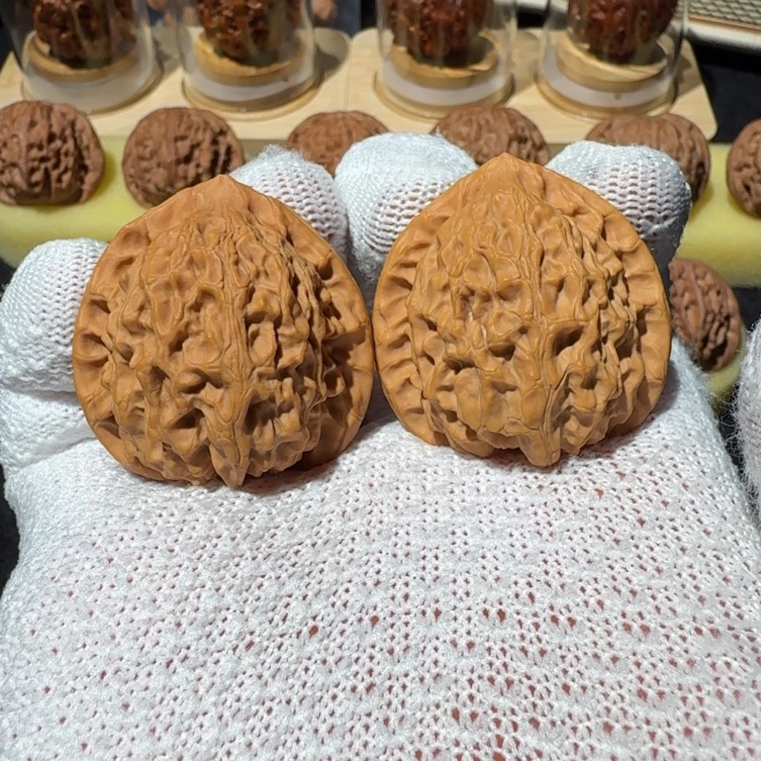 文玩核桃吊坠金牛37