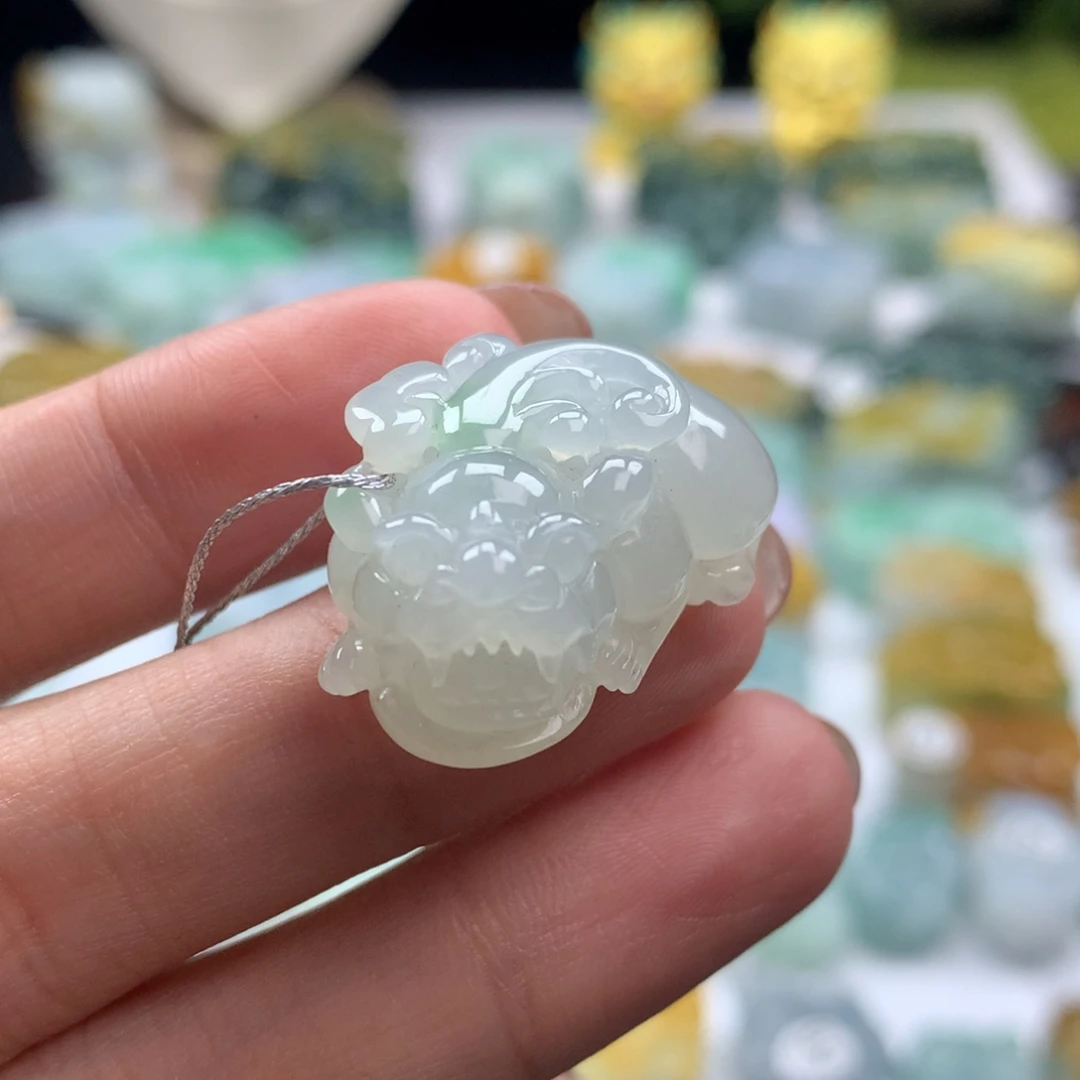 翡翠未镶嵌颈饰貔貅33