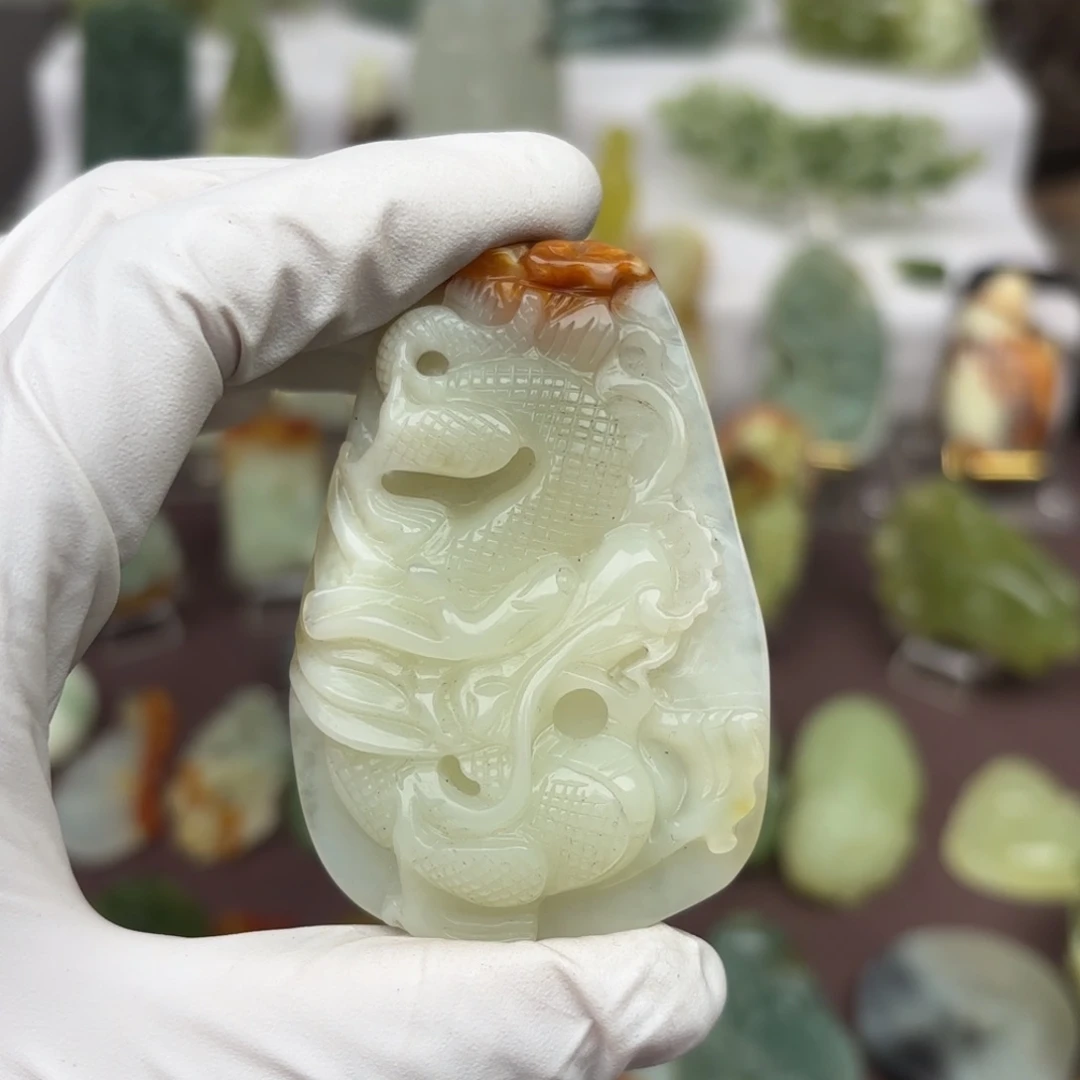 蛇纹石玉颈饰未镶嵌