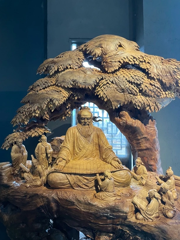 杏坛讲学孔子香樟木工艺