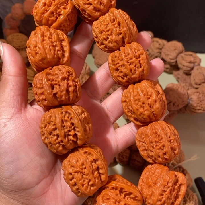文玩核桃手串……30