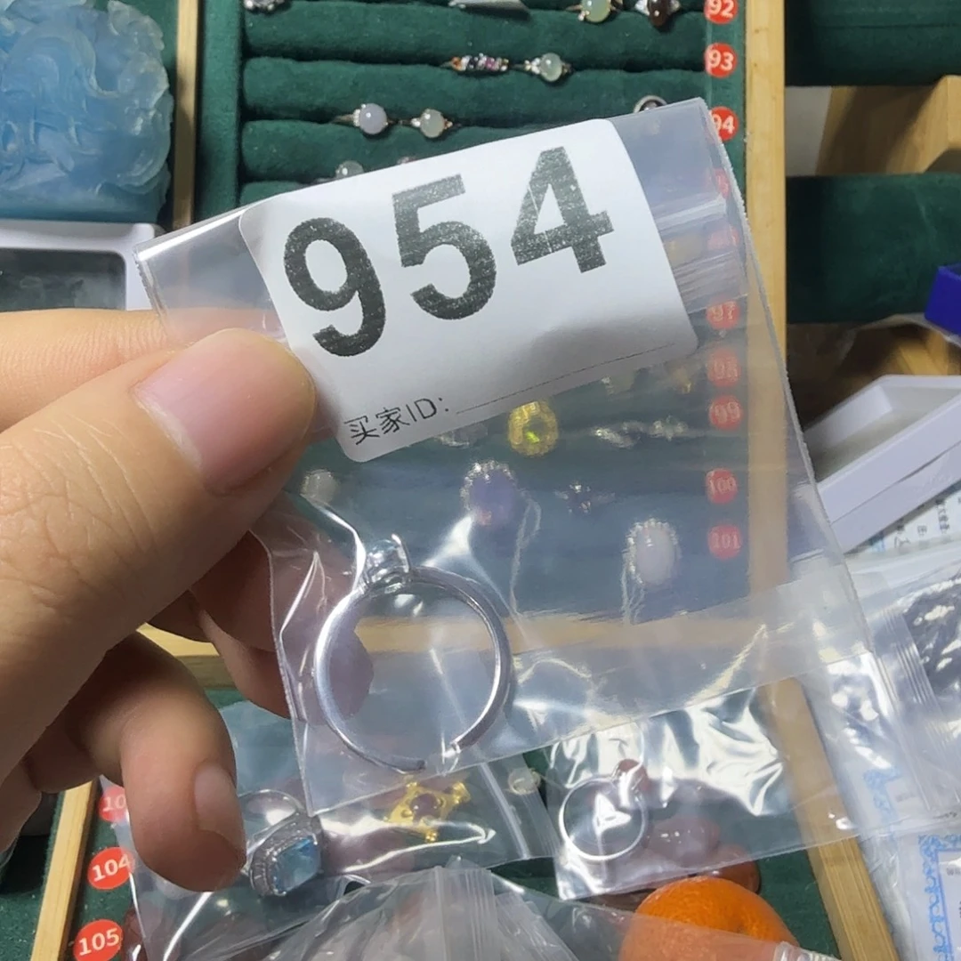 今***吗银S925镶嵌托帕石戒指