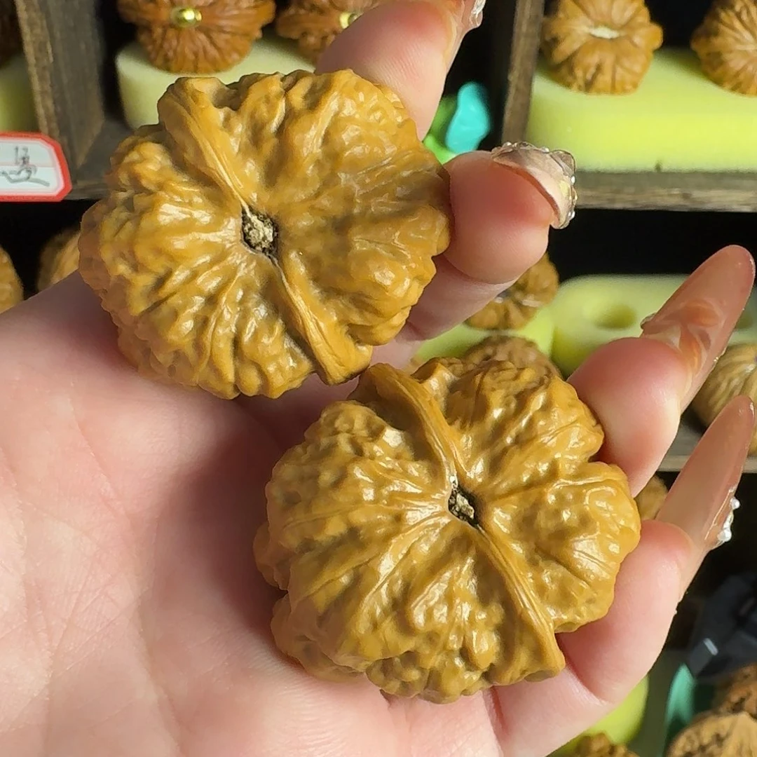 y***i文玩核桃蛤蟆头边38