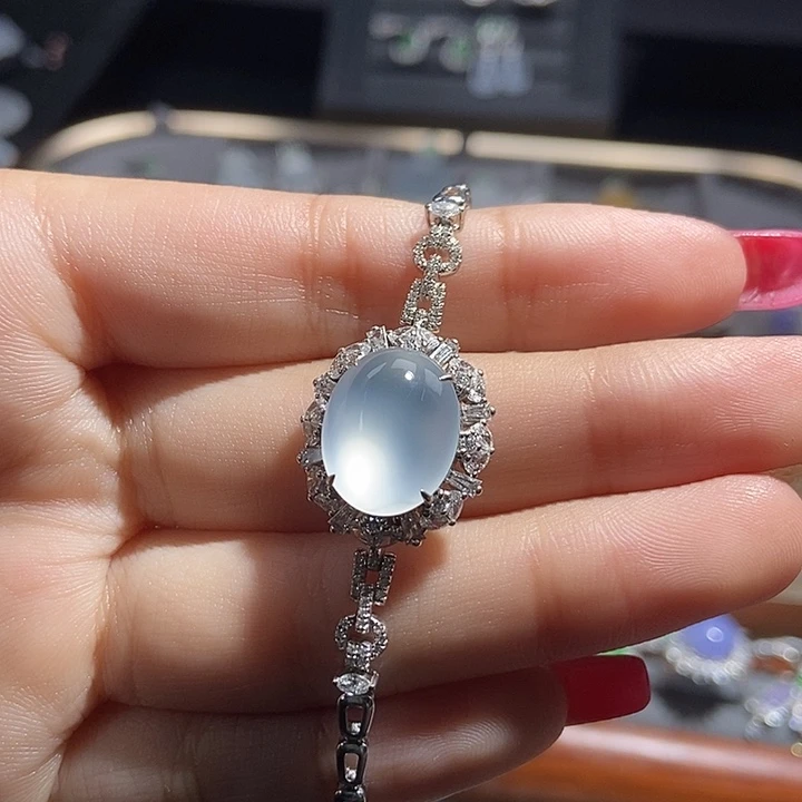 颈饰18K金镶嵌翡翠