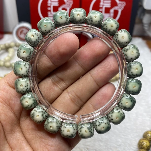 11➕石玉润绿包白大眼睛小细星海南星月菩提手串直销正品保障
