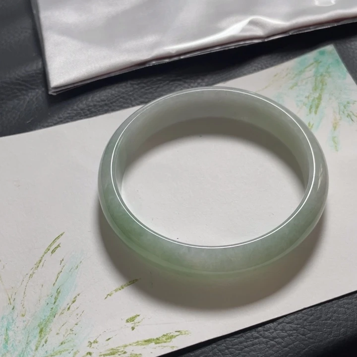 翡翠未镶嵌手镯正圈