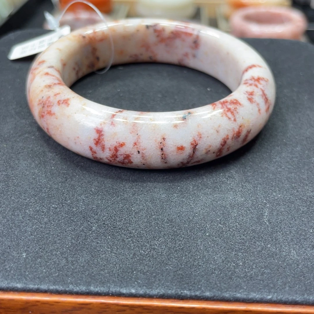 未镶嵌手镯石英岩玉