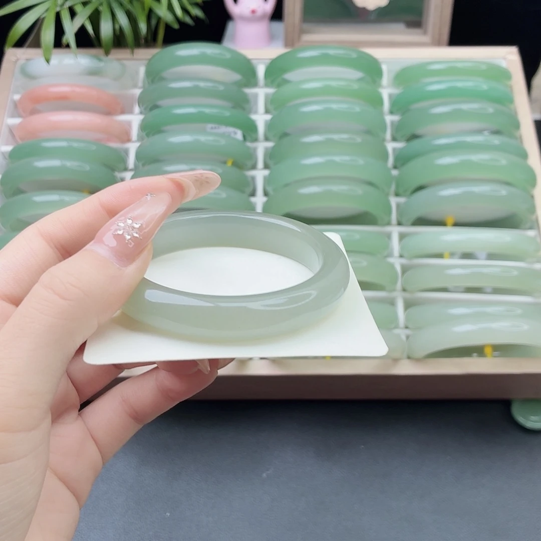 石英质玉未镶嵌手镯