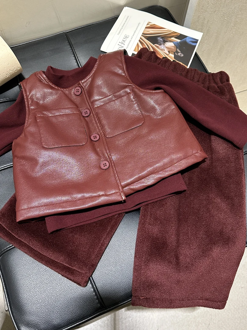 女童新年服马甲套装2024年秋冬新款女宝洋气百搭三件套AJ90317